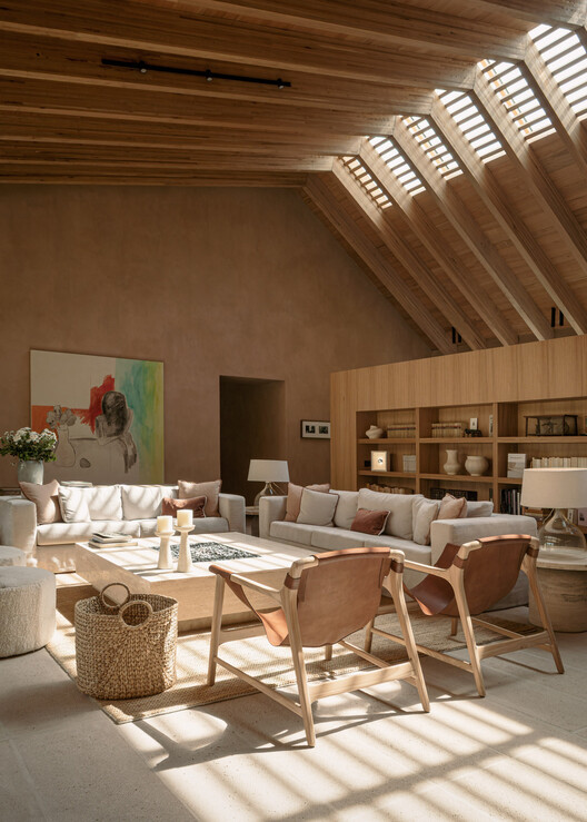 CP Rancho / Weber Arquitectos - Interior Photography, Living Room, Wood, Table, Sofa, Chair, Lighting