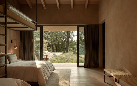 CP Rancho / Weber Arquitectos - Interior Photography, Bedroom, Wood, Bed, Chair
