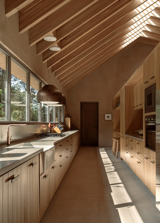 CP Rancho / Weber Arquitectos - Interior Photography, Kitchen, Wood, Countertop, Beam