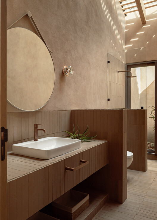CP Rancho / Weber Arquitectos - Interior Photography, Bathroom, Sink, Wood, Lighting