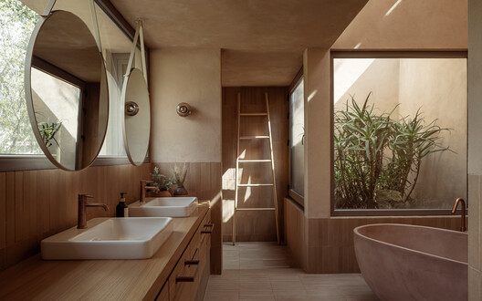 CP Rancho / Weber Arquitectos - Interior Photography, Bathroom, Wood, Sink, Countertop, Toilet