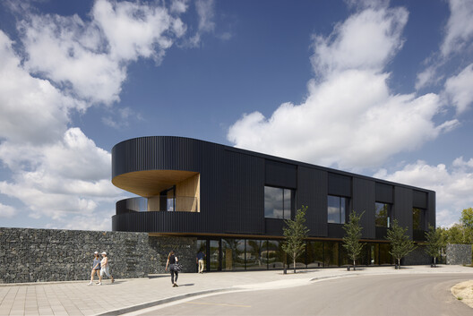 Paul Albrechtsen Visitor Centre / Stantec Architecture Paul Albrechtsen Visitor Centre / Stantec Architecture - Exterior Photography