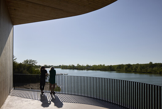 Paul Albrechtsen Visitor Centre / Stantec Architecture Paul Albrechtsen Visitor Centre / Stantec Architecture - Exterior Photography, Waterfront