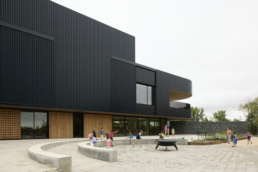 Paul Albrechtsen Visitor Centre / Stantec Architecture Paul Albrechtsen Visitor Centre / Stantec Architecture - Exterior Photography