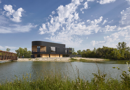 Paul Albrechtsen Visitor Centre / Stantec Architecture Paul Albrechtsen Visitor Centre / Stantec Architecture - Exterior Photography, Waterfront