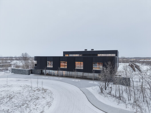 Paul Albrechtsen Visitor Centre / Stantec Architecture Paul Albrechtsen Visitor Centre / Stantec Architecture - Exterior Photography