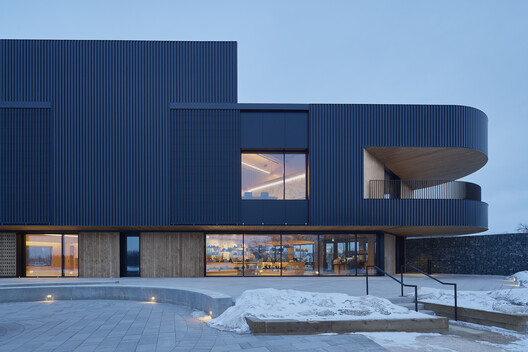 Paul Albrechtsen Visitor Centre / Stantec Architecture Paul Albrechtsen Visitor Centre / Stantec Architecture - Exterior Photography, Concrete