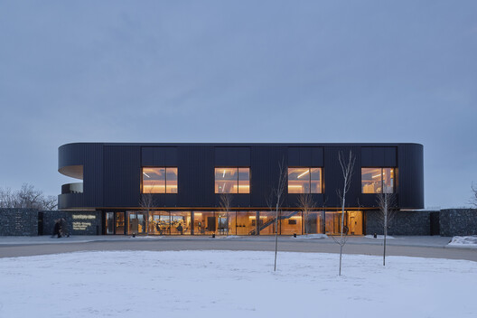 Paul Albrechtsen Visitor Centre / Stantec Architecture Paul Albrechtsen Visitor Centre / Stantec Architecture - Exterior Photography