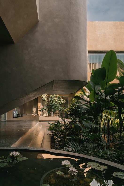 Amaltash House / Design Ni Dukaan - Image 6 of 36