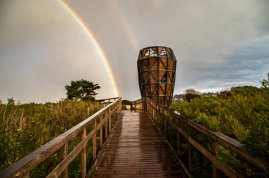 Architecture Inspired by Birds: Fundación Cosmos and the Wetland Parks of Chile Architecture Inspired by Birds: Fundación Cosmos and the Wetland Parks of Chile - Image 2 of 25