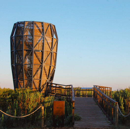 Architecture Inspired by Birds: Fundación Cosmos and the Wetland Parks of Chile Architecture Inspired by Birds: Fundación Cosmos and the Wetland Parks of Chile - Image 6 of 25