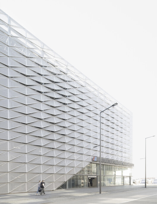 Neckarbogen Neighborhood Parking Garage / Wittfoht Architekten Neckarbogen Neighborhood Parking Garage / Wittfoht Architekten - Image 7 of 18