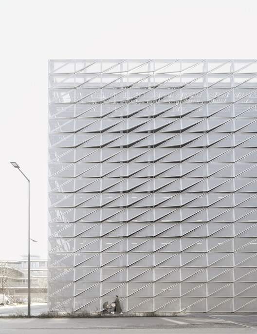Neckarbogen Neighborhood Parking Garage / Wittfoht Architekten Neckarbogen Neighborhood Parking Garage / Wittfoht Architekten - Interior Photography