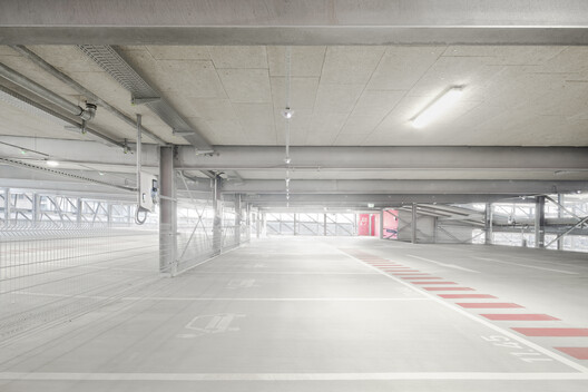 Neckarbogen Neighborhood Parking Garage / Wittfoht Architekten Neckarbogen Neighborhood Parking Garage / Wittfoht Architekten - Image 10 of 18