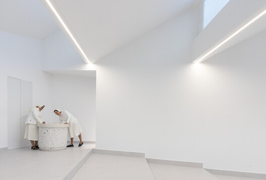 Art Building – Cardenal Spellman Educational Unit / STUDIO BLUR - Interior Photography