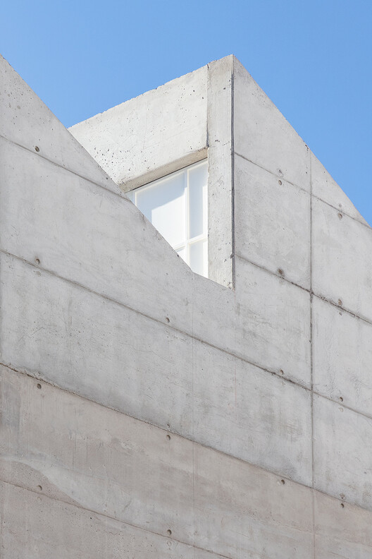 Art Building – Cardenal Spellman Educational Unit / STUDIO BLUR - Exterior Photography, Concrete