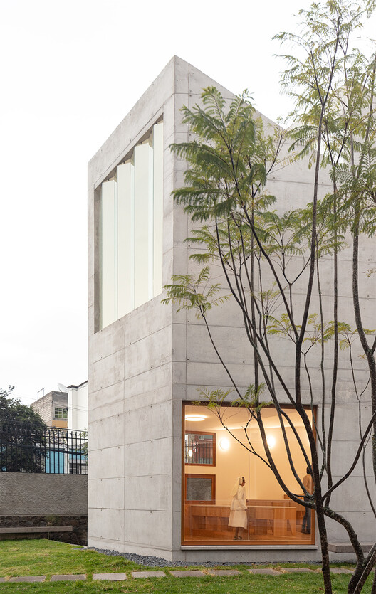 Art Building – Cardenal Spellman Educational Unit / STUDIO BLUR - Exterior Photography, Concrete