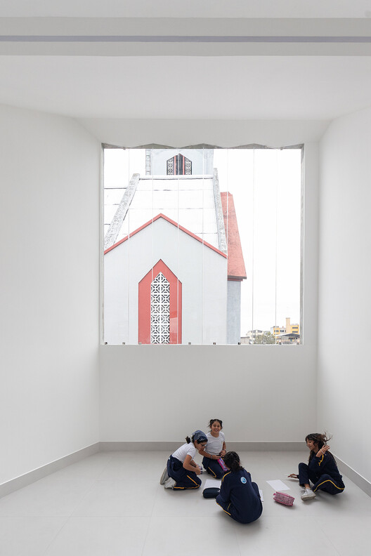 Art Building – Cardenal Spellman Educational Unit / STUDIO BLUR - Interior Photography