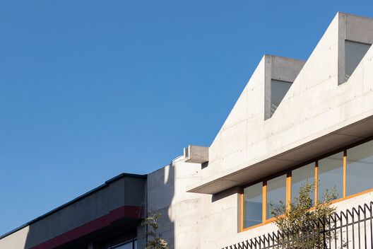 Art Building – Cardenal Spellman Educational Unit / STUDIO BLUR - Exterior Photography, Concrete