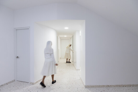 Art Building – Cardenal Spellman Educational Unit / STUDIO BLUR - Interior Photography