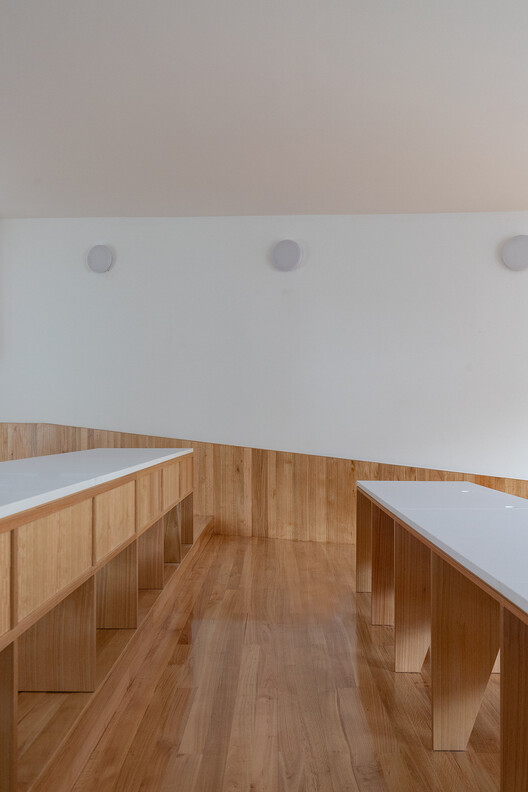 Art Building – Cardenal Spellman Educational Unit / STUDIO BLUR - Interior Photography, Wood