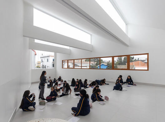 Art Building – Cardenal Spellman Educational Unit / STUDIO BLUR - Interior Photography