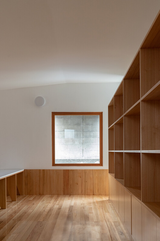 Art Building – Cardenal Spellman Educational Unit / STUDIO BLUR - Interior Photography, Wood