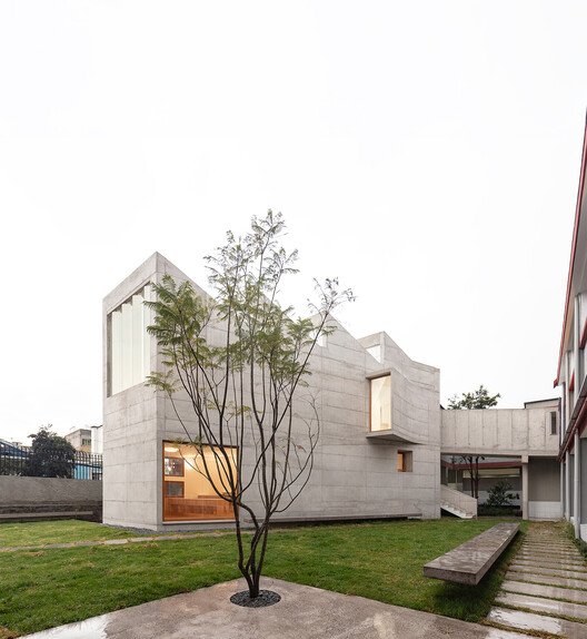 Art Building – Cardenal Spellman Educational Unit / STUDIO BLUR - Image 6 of 44