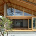 House with a Slit Roof / KOMINORU Design - Houses