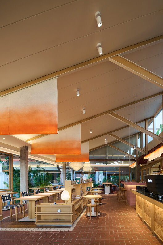 La Naya Restaurant / WOFF - Interior Photography, Wood, Lighting, Glass, Beam