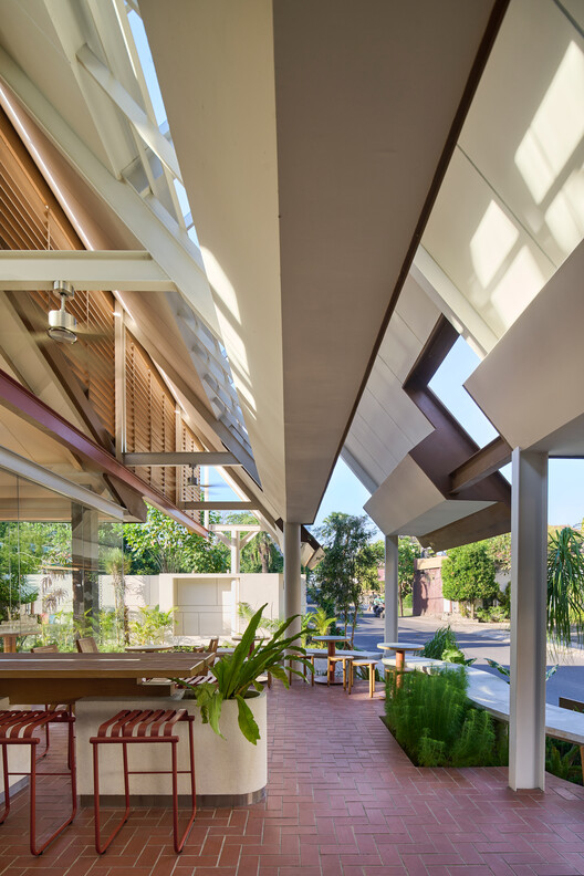La Naya Restaurant / WOFF - Interior Photography, Column, Beam, Courtyard