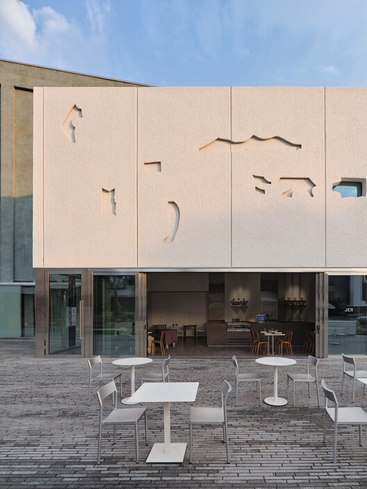 JER café at Tselinny Center of Contemporary Culture / NAAW JER café at Tselinny Center of Contemporary Culture / NAAW - Exterior Photography, Concrete