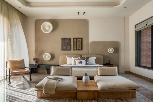 Valaya Villa / tHE gRID Architects Research and Design Studio - Interior Photography, Living Room, Bed, Bedroom, Wood, Lighting, Table