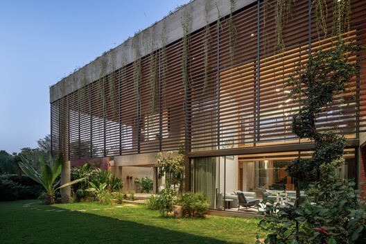 Valaya Villa / tHE gRID Architects Research and Design Studio - Image 2 of 40