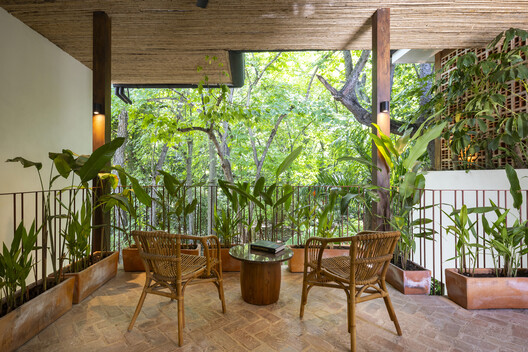 Sendero Villas / LOOP Design Studio - Fotografía interior, Comedor, Madera, Sillas