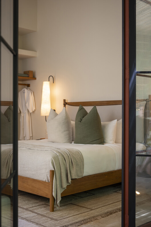 Sendero Villas / LOOP Design Studio - Fotografía interior, Dormitorio, Camas, Madera, Iluminación