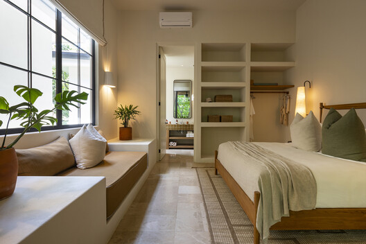 Sendero Villas / LOOP Design Studio - Fotografía interior, Dormitorio, Madera, Iluminación, Camas