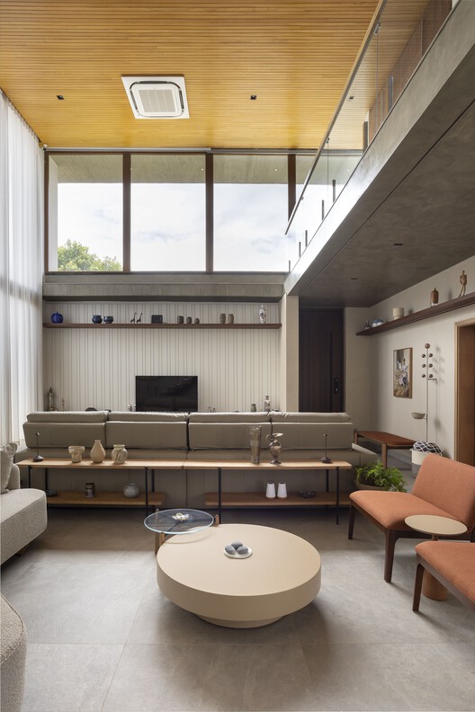 Casa Siena / Estúdio Cidade - Fotografía interior, Sala de estar, Madera, Mesas, Iluminación, Sillones, Sillas