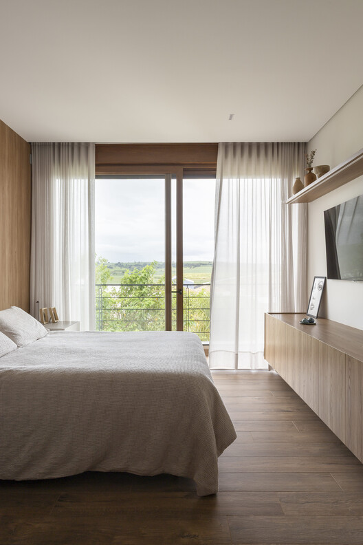 Casa Siena / Estúdio Cidade - Fotografía interior, Dormitorio, Madera, Camas, Iluminación