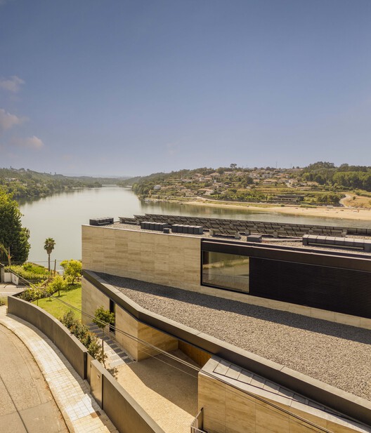 Flumen House / MUTANT Architecture & Design - Image 3 of 19