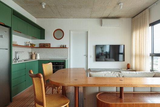 Capote Apartment / Mina Estúdio Capote Apartment / Mina Estúdio - Interior Photography, Dining room, Wood, Table, Lighting, Kitchen, Countertop, Chair, Glass