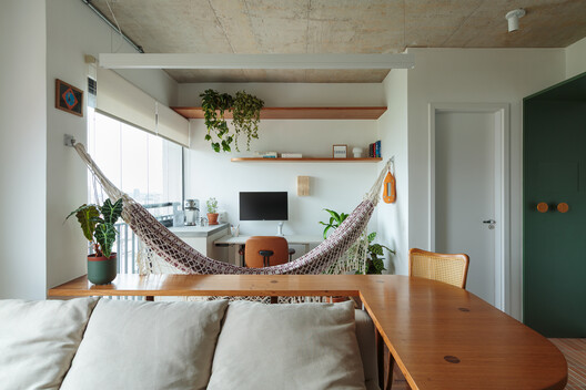 Capote Apartment / Mina Estúdio Capote Apartment / Mina Estúdio - Interior Photography, Kitchen, Wood, Lighting, Chair