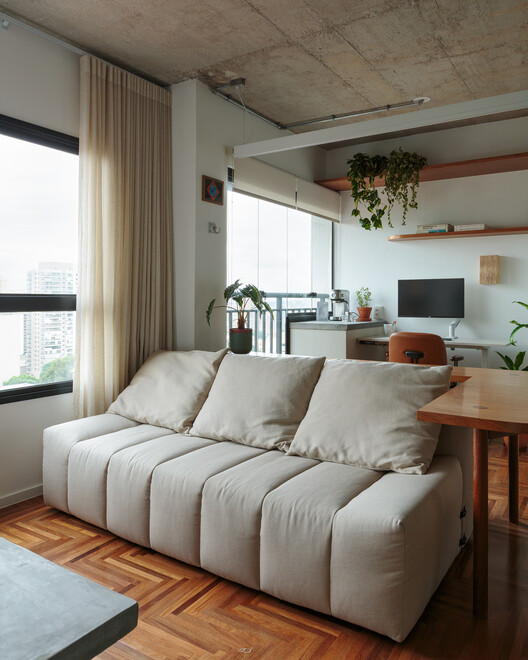 Capote Apartment / Mina Estúdio - Interior Photography, Living Room, Wood, Sofa, Table, Chair