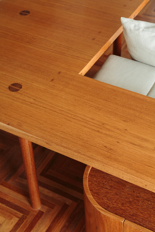 Capote Apartment / Mina Estúdio Capote Apartment / Mina Estúdio - Interior Photography, Wood, Table