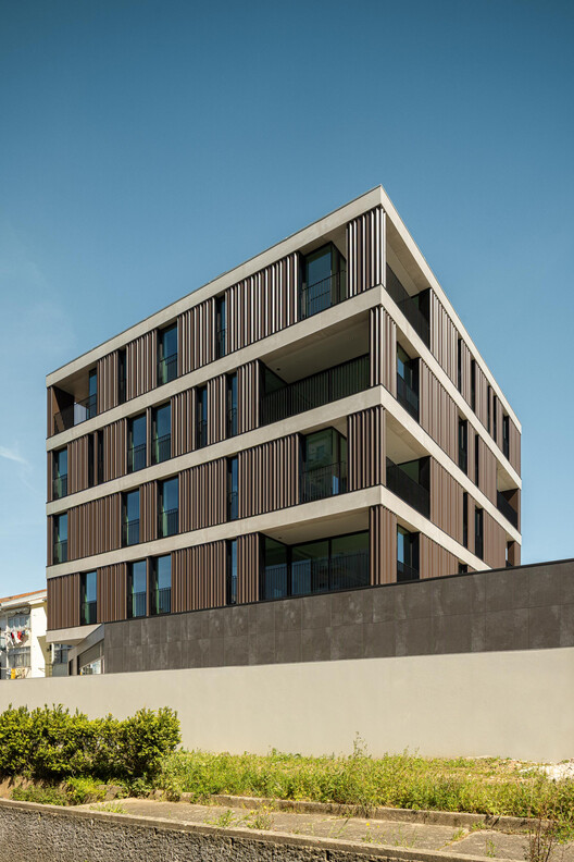 Edificio Square – Esgueira, Aveiro / RVdM Arquitectos Edificio Square – Esgueira, Aveiro / RVdM Arquitectos - Imagen 2 de 28