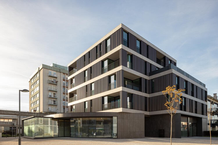 Edifício Square – Esgueira, Aveiro / RVdM Arquitectos - Arquitetura De Uso Misto