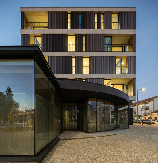 Edificio Square – Esgueira, Aveiro / RVdM Arquitectos Edificio Square – Esgueira, Aveiro / RVdM Arquitectos - Fotografía exterior