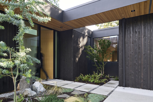 Layer House / W O V E N Architecture and Design - Image 2 of 30