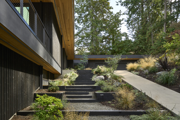 Layer House / W O V E N Architecture and Design - Houses