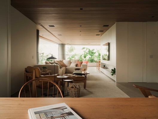 AK Apartment / Estúdio PRG Arquitetura + Mariana Ferretti Interiores - Interior Photography, Dining room, Wood, Chair